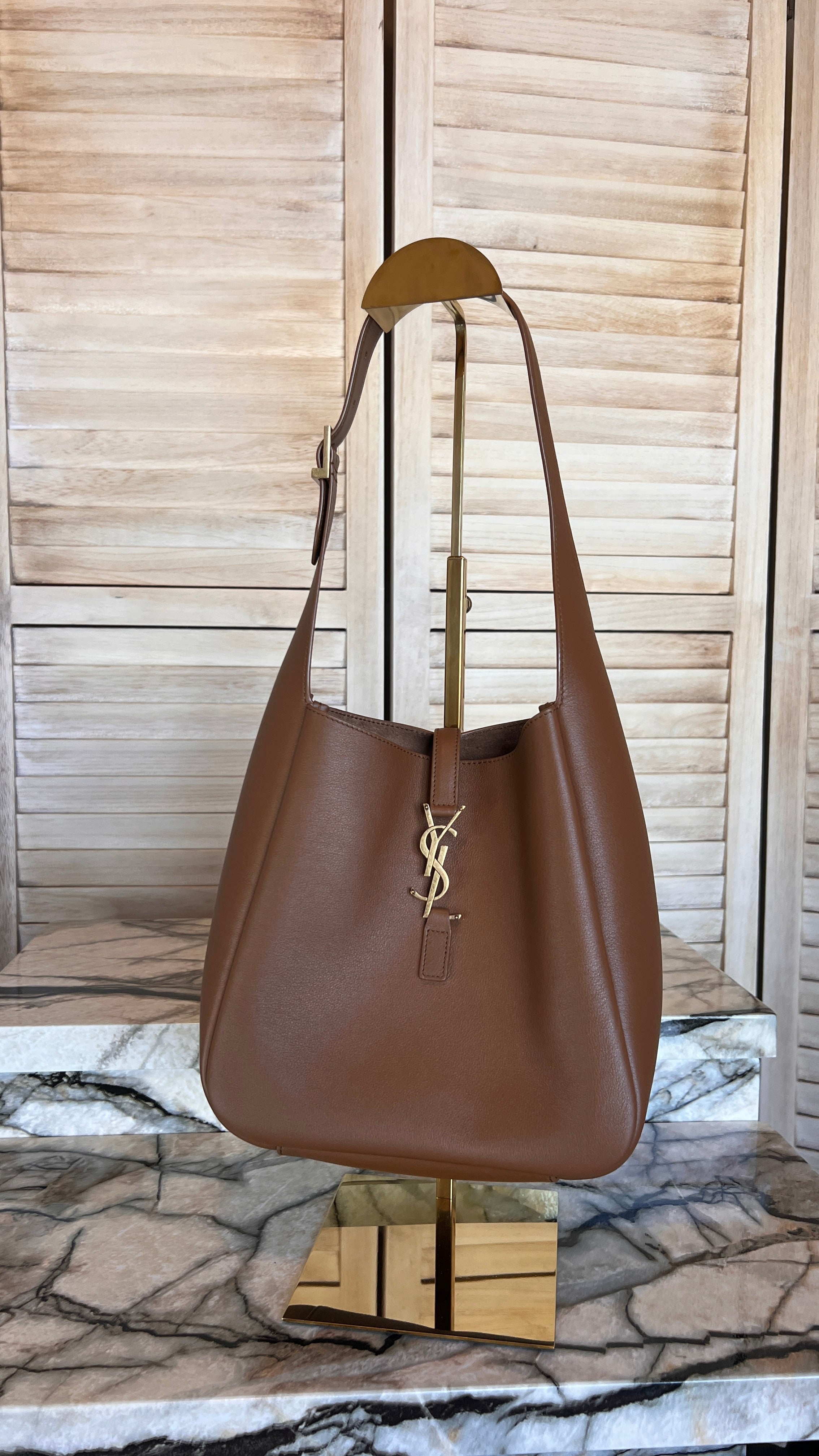 LE À supple SMALL IN GRAINED LEATHER Yves Saint Laurent